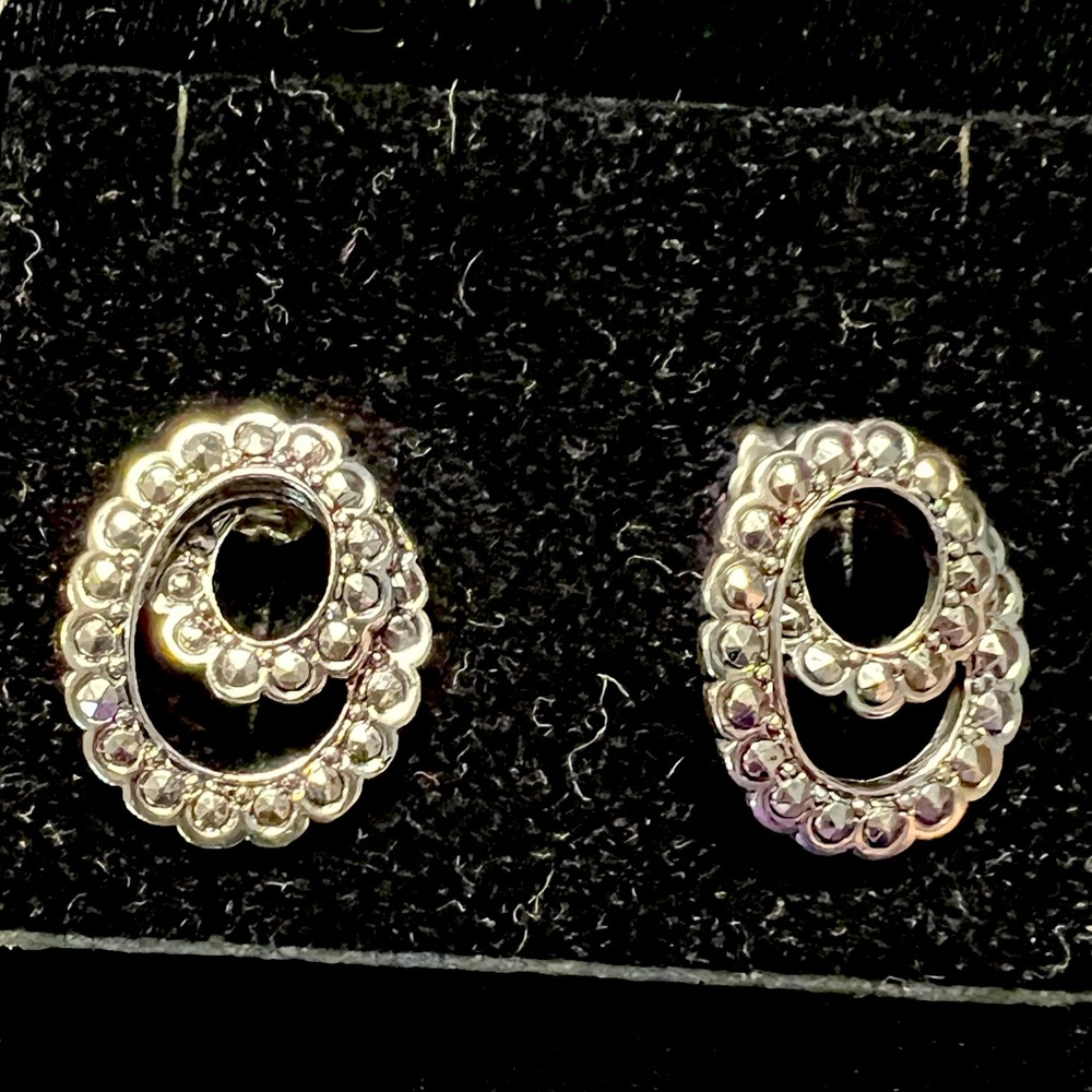 Vintage AVON 1992 Heirloom Accent Pierced Earrings surgical steel posts swirl